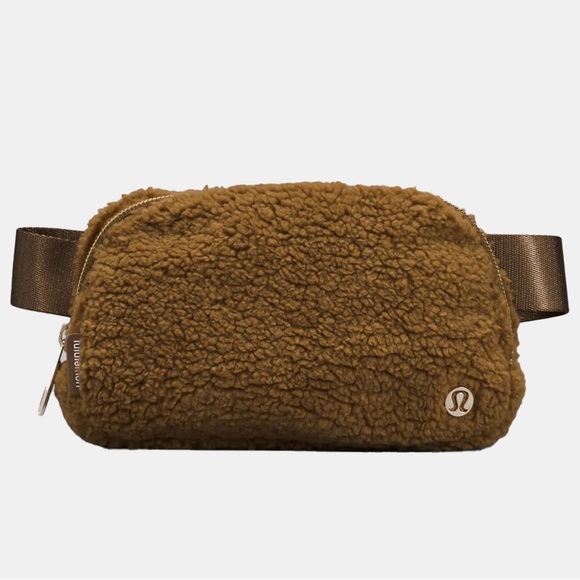 lululemon athletica Handbags - NWT lululemon Everywhere Belt Bag, Fleece O/S, Burnt Caramel.